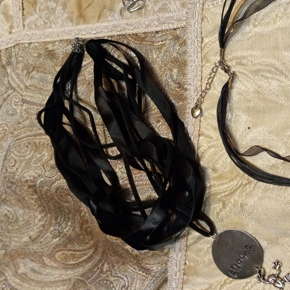 D-32 jewelry lot - Picture 5 of 6